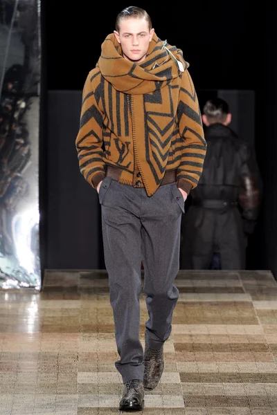 Look 19